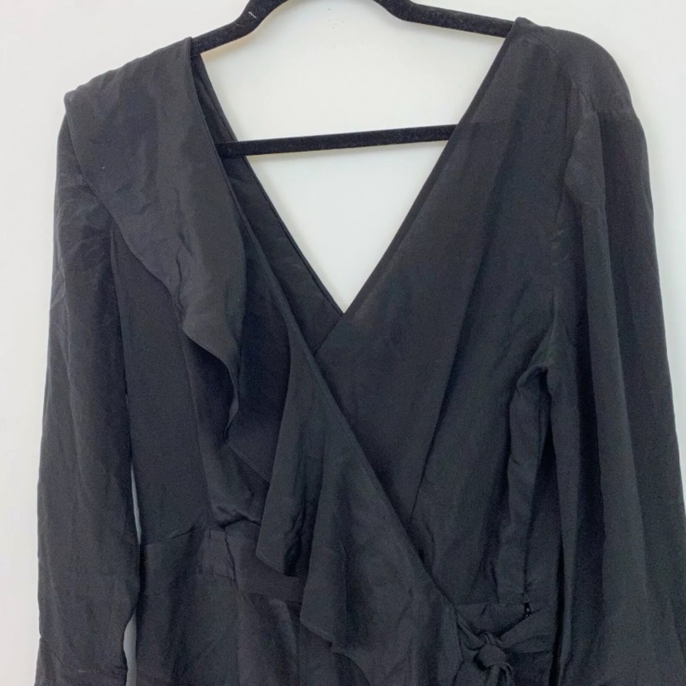 Diane Von Furstenberg Silk Romper size 4 solid black long sleeved shorts